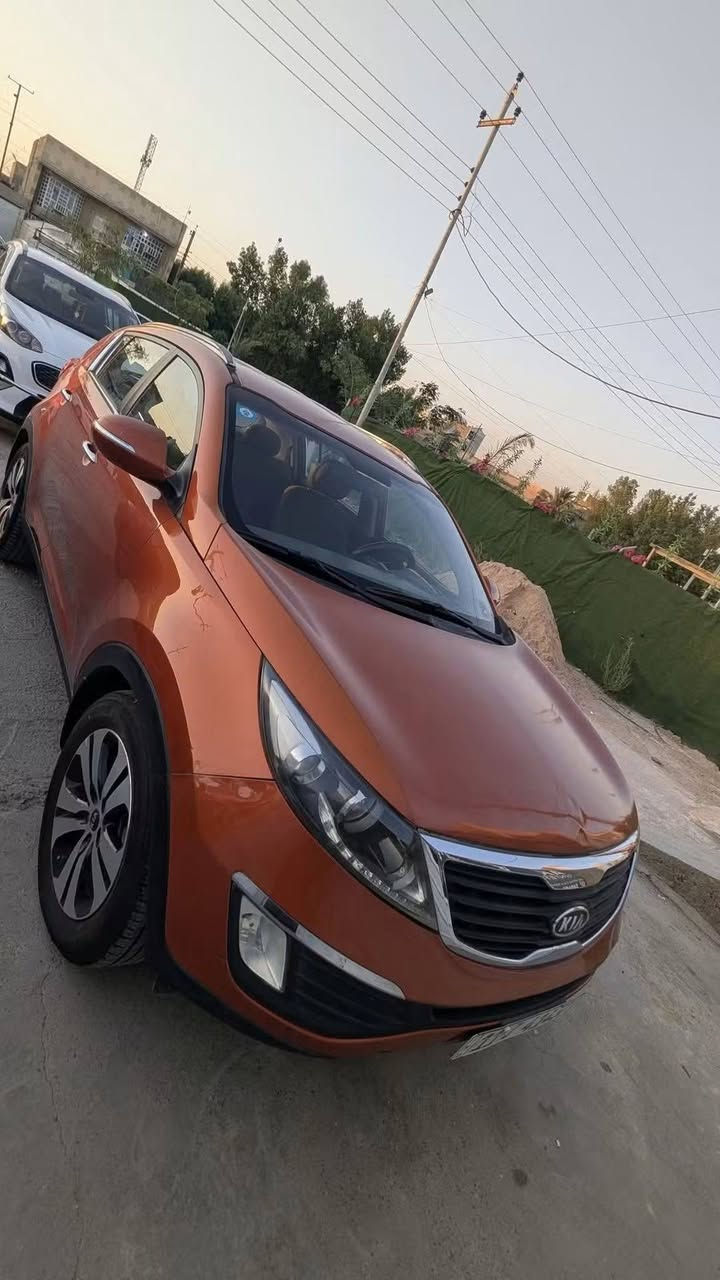 لا مراوس ولا قسط(نقد فقط) 
سبورتج ٢٠١٣ خليجي رقم بغداد أنكليزي بأسمي بدون فتحة سقف لون مشمشي سنوية جديدة صدرت ٢٠٢٦ لغاية ٢٠٣١
هزة شهر ١١ / ٢٠٢٥ 
غرامات مصفرةتحويل ثاني يوم
سنتر لك
المرايات شفط
كامرا بلادي
تحكم ستيرن
محرك دوش
بطارية جديدة
اطارات جديدة
صدر جيد جداً
كهربائيات كاملة
تدفئة وتبريد شغال
ملحقاتها سبير والجك
بيهة ضربة شبر فقط ومصلح على البارد بالباب الأمامي عكس السائق وصبغ الباب بسببها وبعض الشخوط والسونار مرفق بالصور
مكاني بغداد قضاء المحمودية
الشراي اكتب 1 يوصلك السعر على الماسنجر عجبك تواصل على الواتساب ***********
