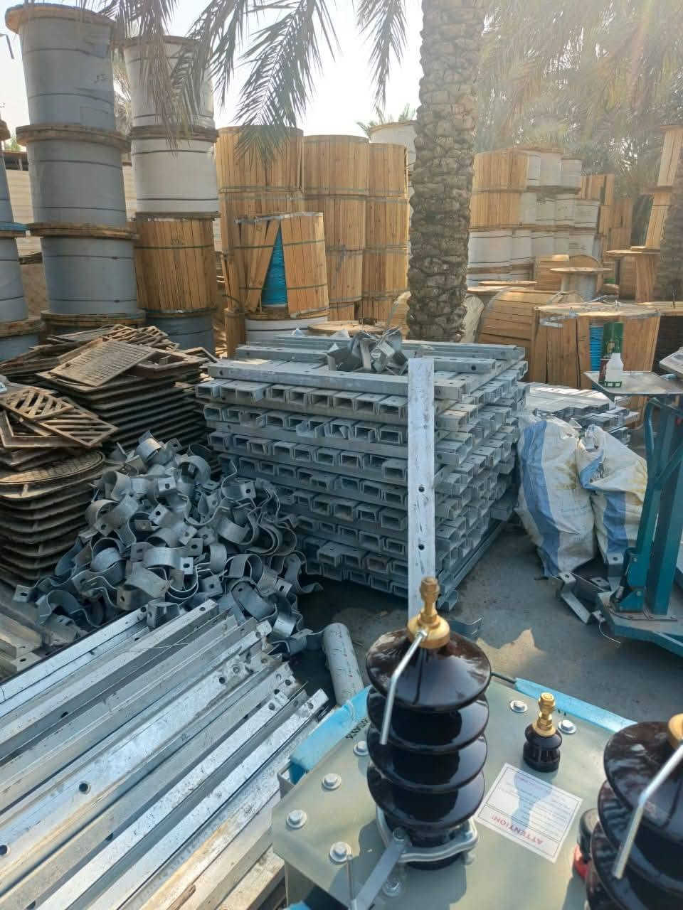 **شركة الرسول *
**لتصنيع أعمدة الكهرباء والأسلاك** ⚡

نقدم لكم أجود المنتجات المصنعة بكفاءة عالية لتلبية احتياجاتكم:

♦️ **أعمدة الكهرباء المتوفرة (مصبوغة وجاهزة):**

1. **عمود مدور واطي:** سمك 3 ملم | طول 9 متر.
2. **عمود مدور واطي:** سمك 3 ملم | طول 8 متر.
3. **عمود مدور عالي:** سمك 3 ملم | طول 11 متر.
4. **عمود مشبك واطي:** سمك 5 ملم | طول 9 متر.
5. **عمود مشبك عالي:** سمك 5 ملم | طول 11 متر.
6. **أعمدة مغلونة (مشبك + مدور):** خاضعة لفحص وزارة الكهرباء وبجميع القياسات (العالي والواطي).

♦️ **المواد والملحقات الكهربائية:**
🔹 أسلاك عالية الجودة وفق المعايير العالمية.
🔹 فناجين (واطي وعالي) لتلبية كافة المتطلبات.
🔹 براكيتات تثبيت قوية وموثوقة.
🔹 كتاوت لنك فيوز بمعايير أمان معتمدة لضمان السلامة.

✅ **خدماتنا المتكاملة:**
(تجهيز — نصب — تسليك — توصيل سريع إلى جميع محافظات العراق)

📢 مستعدون لتجهيز دوائر الدولة، المشاريع الاستثمارية، والمزارع.

📞 **للتواصل والاستفسار:**
*********** 
*********** واتساب 
 

💬 راسلنا الآن عبر الواتساب أو ماسنجر للطلب والاستعلام.

🚚 **خدمة التوصيل السريع متوفرة لأي مكان في العراق!**
هو
