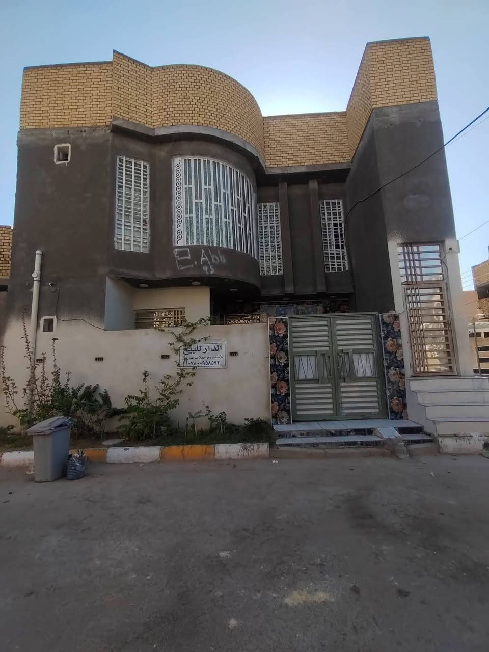 منزل للبيع المساحة 140 متر بناء حديث ركن
في حي اور الثانية 
يحتوي على شقه معزوله تتكون من غرفتين وصاله ومطبخ  وصحيات
والبيت
 3 غرف 
وديوانية 
 ومطبخ 
وصاله
ومنور 
وصحيات 2 
للاستفسار الاتصال على الرقم
***********
