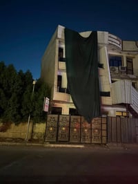 للبيع بيت المساحة 24 متر واقع حال 50 ثلاث طوابق ويحتوي على 3 غرف نوم ق...