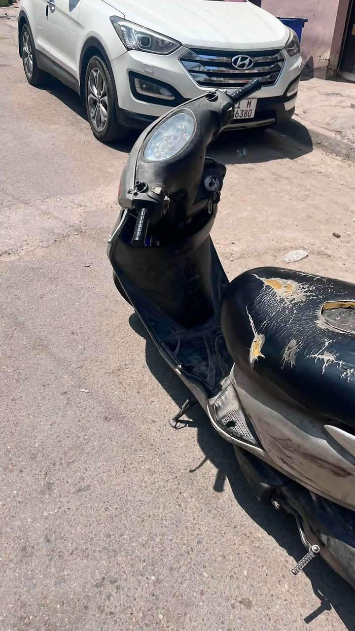 سلام عليكم دراجه بريز للبيع الدراجه مكينه مكفولة  نضيفه حيل موشويه   ابيع دراجه ادامه كامله كهربائيات كلهه شغاله بس راجز سلف وهورن مكينته حلوه وناعمه خرسه متسمع صوته قفل ستيرن شغال قفل الجنطه شغال دهن كله يورول شويه كفراتها مشخطه يرادلها بوليش بس سعرهه 550 وبيه مجال مكاني بغداد الحرية الدولعي
‏‪***********‬

