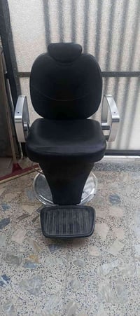 كرسي حلاقه للبيع سعره100نضيف ومابي الجكات يشتغلن 07706071944العنوان ال...