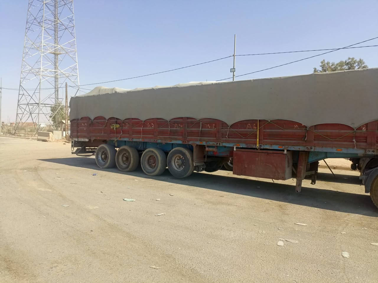 للبيع .
عربانة أروبية محددة ارتفاع اجناب 190 أربع محاور تك تاير ترهم مزوج 11. ركبه عريضة تايرات نظافة 80 %. سعر 65 $ .***********
