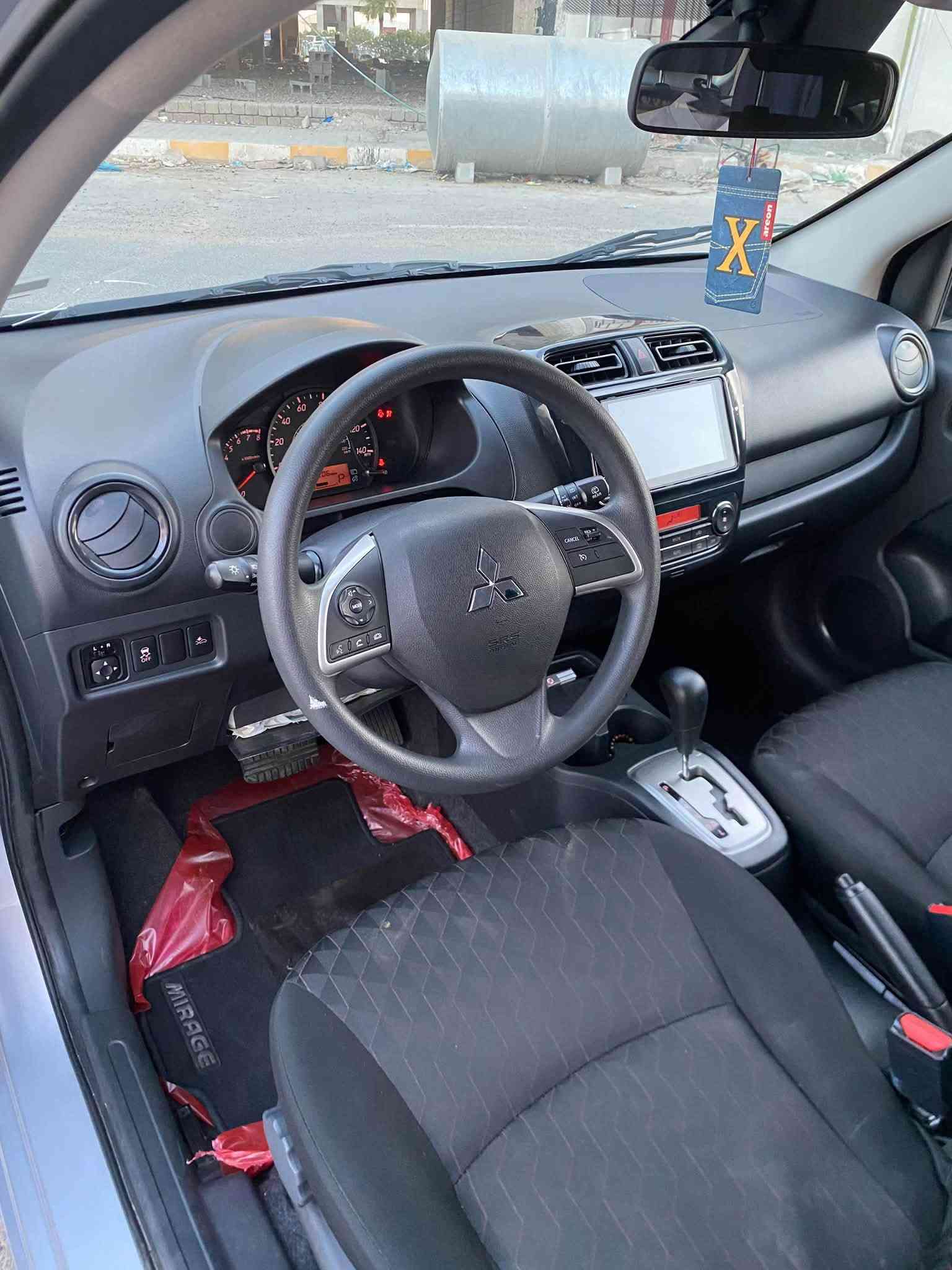 السلام  عليكم Mitsubishi Mirage 2024 

لون سلفر جديده السياره 
محرك 1.2/ 3 سلندر 
استهلاكها ممتاز جدا 5راكب 
شاشه وسطيه 
تحكم بالستيرن 
مثبت سرعه 
مانع انزلاق ABS
كامره خلفيه 
نضام التخفيف من الانصدام الامامي 
نظام التحكم الالكتروني بلثبات ( ESC)
وسائد هوائيه ونظام تحذير ضغط الاطارات المنخفض 
تبريد ثلج ماشيه 27ميل 
#السعر 103ورقه وبيها مجال 
مكان السياره بغداد 
للاستفسار 
***********
