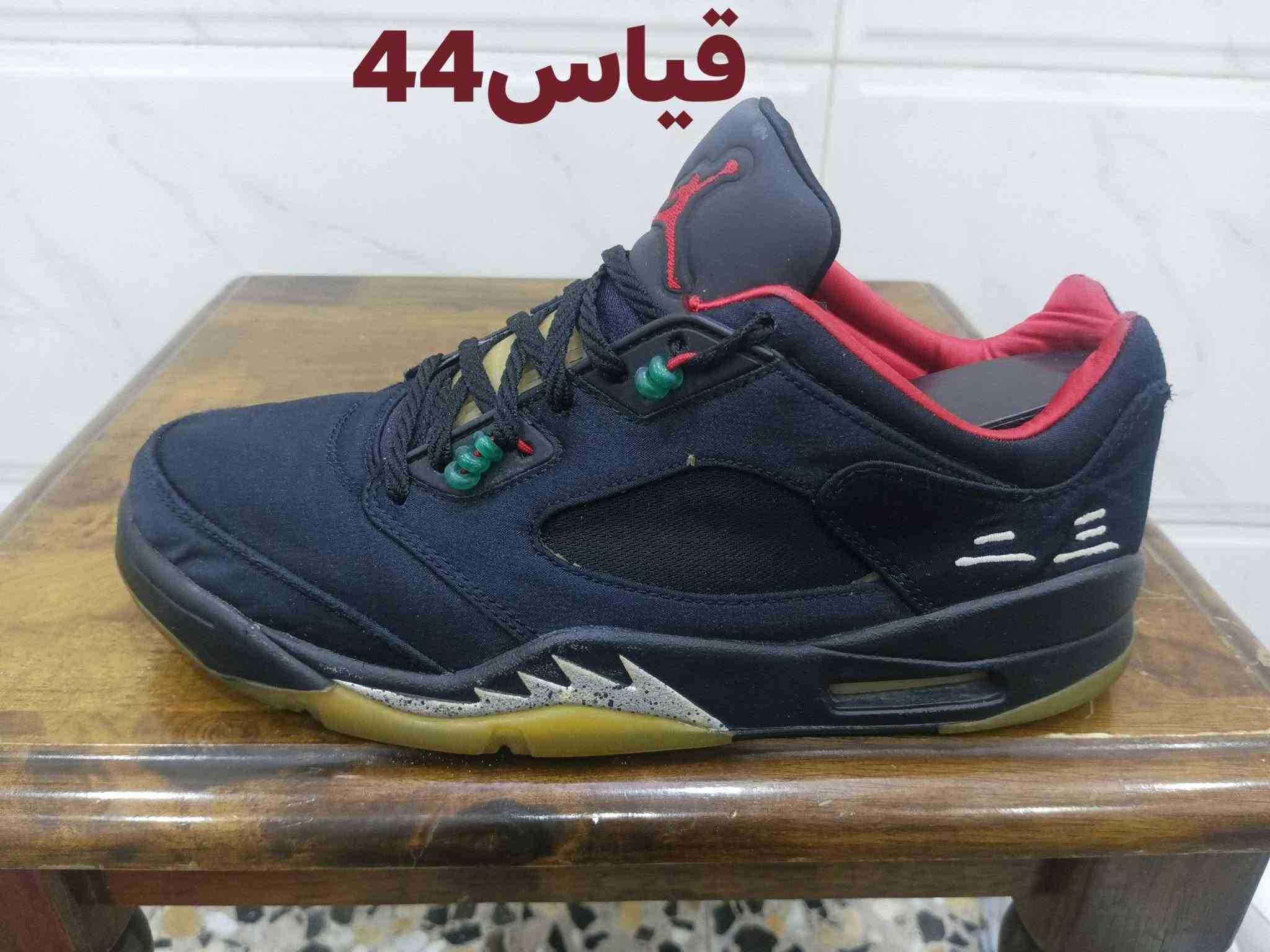 السلام عليكم احذيه باله العلوان الشعب نهايه شارع الصحه يوجدتوصيل كافه محافظات العراق***********

نص مكتوب في الصور:
- قياس 44
- قياس 42
- قياس 45
- قياس42 ونص
- قياس44 ونص
- جلد طبيعي دوكرز قياس 43
- مقاس 44