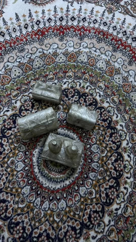كان عندي محل عدد وعزلته وبقن غراض كلمن وسعره ليحب يتواصل ***********
