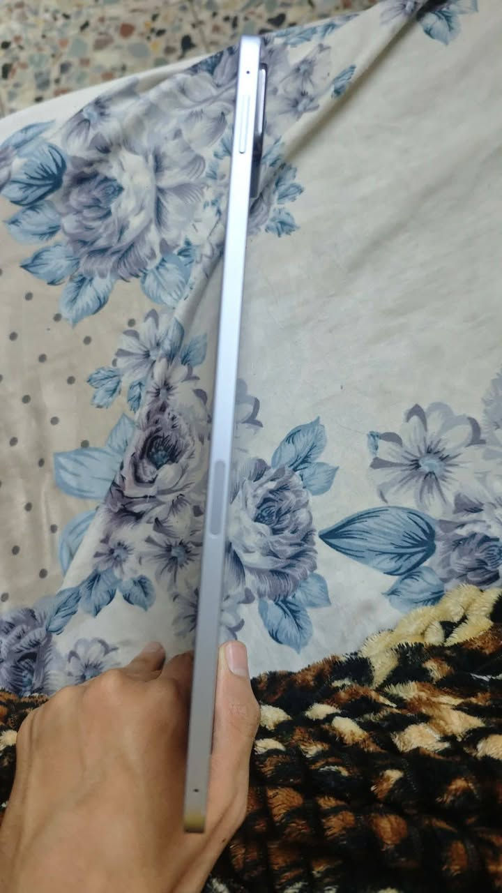 Xiaomi pad 7
السلام عليكم شباب ايباد شاومي باد 7 مثل ما موضح بالصورة 
الجهاز مستخدم قليل جدا يجي وياه كفر وشاحنة وكارتونته 

الجهاز بيه فطر بالكلاسة مثل ما موضح بالصورة خط واحد 

أما غير هاي الجهاز كلكم تعرفوه غني عن التعريف من مواصفات وأداء تجيني للبيت تفحص براحتك وتاخذه جهاز اقوى شي طالع الديوانية مال البيت ما شايف المصلح حتى من بعيد 

سعره بالسوگ صاعد ٤٧٠ ومستمر بالصعود 

اني هذا ابيعه ب٤٠٠ وبيه مجال بسيط حگ الجية 

مكاني بغداد المدينة قطاع ٣٥
هذا رقم ***********
