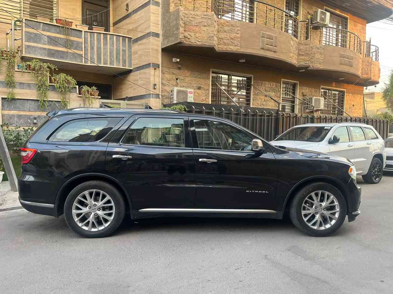 Dodge durango Citadel 2014 دوج دورنكو سيتاديل
بدون حادث كلين تايتل 

صبغ في قطعتين اثر طخه بسيطه كما موضح بالسونار

الباقي مكفول من الصبغ و التبديل 

( لغد شاصي مكفول و جميع الايرباكات سليمه )

المواصفات اعلى فئه 1/1 Citadel VIP :

- محرك ٦ سلندر / 3600

- فتحة سقف سلايد SunRoof

- صندوق كهرباء

- بصمة تشغيل + ابواب 

- شاشة كبيرة  

- داخل بيجي

- كشنات كهرباء + جلد 

- كشنات تدفئه + تبريد 

- ٧ راكب + جميع الكشنات كهرباء

- ستيرن كهرباء + تدفئه

- اشارة بالمري + قلاب + هيتر

- حساسات اصطفاف

- تبريد ثلاث قطع / تحكم خلفي

- سستم نيكلات بلادي 

- ويل كروم حجم 20 بلادي

- شفتات ستيرن تبترونك

ترايها يخبل و بالواقع شكلها احلى من الصور

رقم بغداد الجديد سنويه و هزه جدد 

عنواني بغداد / الاعظمية 

للاستفسار التواصل على الخاص او اتصال 

***********
