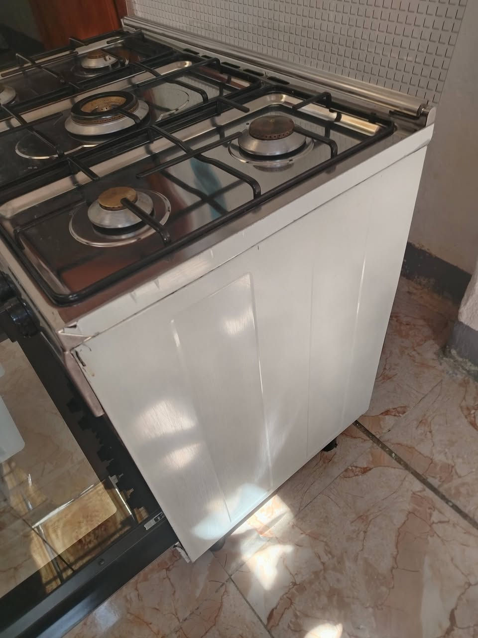 السلام عليكم طباخ فريش للبيع استخدام شهر فقط نضافه 90./. كامل ملحقاات مثل ما موظح بل صوره شرط الفحص السعر 375 الف
رقم الهاتف :***********
