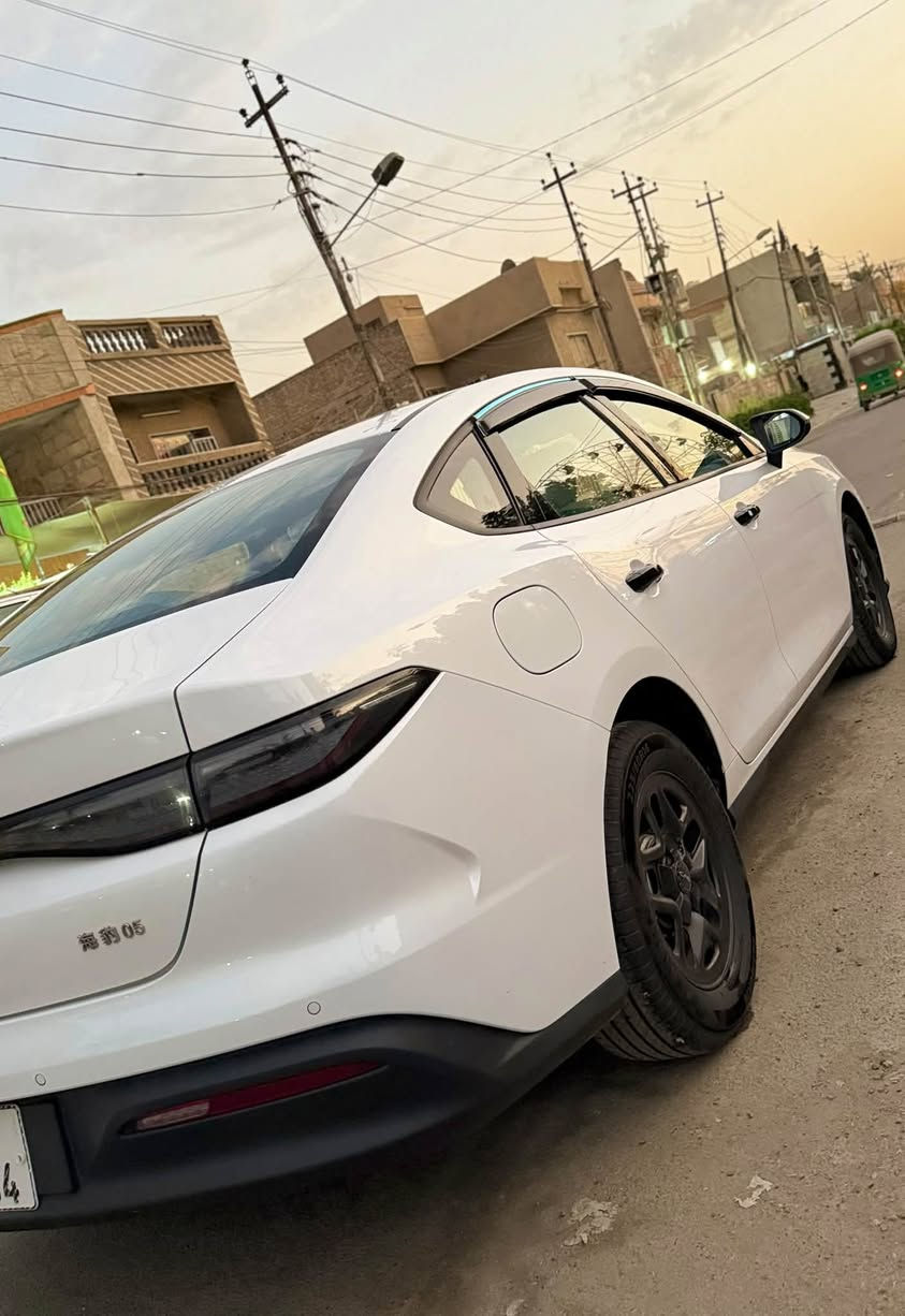 للبيع بي واي دي سيل فايف 2025 داخل جلد ابيض سياره مخليلهه سستم كامل السياره كفاله عامه من الصبغ والبارد والتبديل بيهه فقط شخط بسيط موضح بالصور سياره نضيفه وجديده السعر والاستفسار اتصل عالرقم عنواني بغداد الرصافه 
***********
