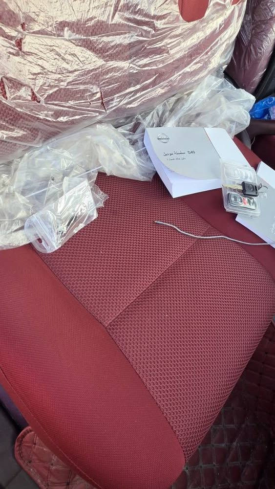 نيسان نافارا ٢٠١٢ گێرومەکینەی بەشەرت نەکراوەتەوە و دوکةلو بوخارو کەم کردنی نیە سەوتی مەکینەی خۆشە سةنةوى تا ٢٧ مانكى ٥ 
بؤياخ بةلةيةكى بجوكى هةية و هةيكةلى زؤر جوانة دةفتةرو سويجى شةركةى ماوة ٢٠٥ هةزار رؤشتوة سةوتى فلاونى نية  سبيرى دانةگيراوة ٤ تايةى نةخشى بيلادى لة ژێره بةركة دةركاو كوشنو سةقفى لؤكة سعرى ١١٥ معامةلةيةكى زؤر كةم 
***********
*********** السليمانية, العراق
