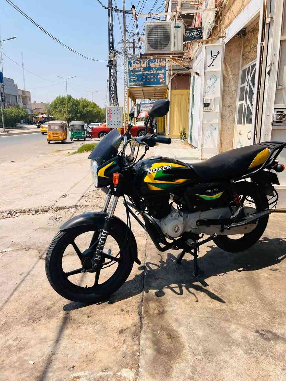 سلام عليكم بوكسر 2021
دراجه جديده مثل الصورة 
دراجه كامله بدون اي نقص 
مرقم ديالئ سنويه والوحه 
شراي اتصل ودلل 
***********
