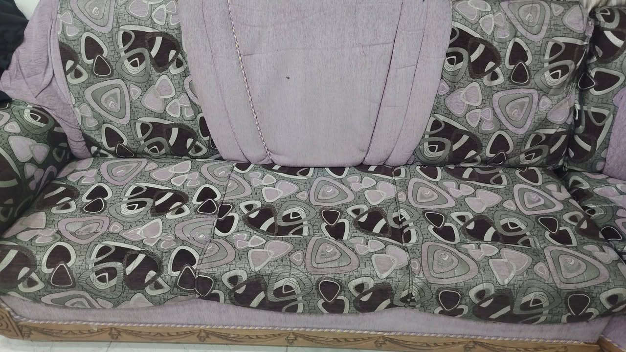 السلام عليكم عندي ديوان خشب عراقي ثقيل 9متر السعر 120 العنوان حي الوحده مدخل السبعاوي اول فرع بعد القصاصيب الاتصال عل رقم ***********
