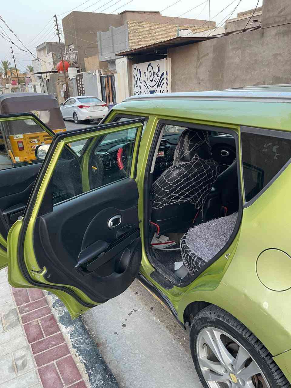 السلام عليكم ورحمه الله
من رخصت الادمن 
سيارة سول ٢٠١٥ مكينه ٢٠٠٠ 
مكفوله كير مكينه كهربائيات  
رقم الشاصي بالصور موجود 
 
السعر 87 ورقه وبيها مجال للطيبين وحك الجيه 
السيارة بسمي  
مكانه كربلاء المقدسة 
للتواصل ***********
متواجد العصر وبليل
