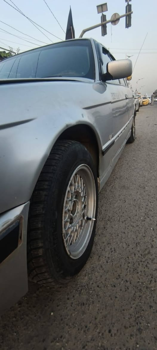 السلام عليكم. 
سياره BMW مديل 92 رقم صلاح الدين ويل كب خليه مرغوب غرفه جـلد (( مكيـنة جديد گـير رياضي )) كهربائياته جـدد (( ما مطلوبة بس الله )) . السياره بأسمي ثاني يوم اداورلك   " السكن : المثنى - رميثة - قضاء الهلال  /// السـعر 42 وبيها مجـال للشراي 
للاتصال و الاستفسار 
 ***********

