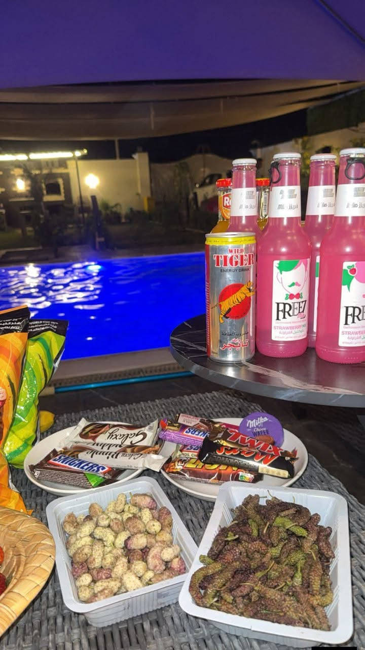 مزرعة راقية للحجز اليومي - بغداد / الدورة (البعيثة) 🌿
🏊‍♂️ مسبح مجهز ونظيف
🛋️ صالة واسعة ومكيفة + جلسات خارجية
🍉 كامل الخدمات للعوائل والشباب
للحجز والاستفسار (اتصال أو واتساب مباشر):
📞 ***********
