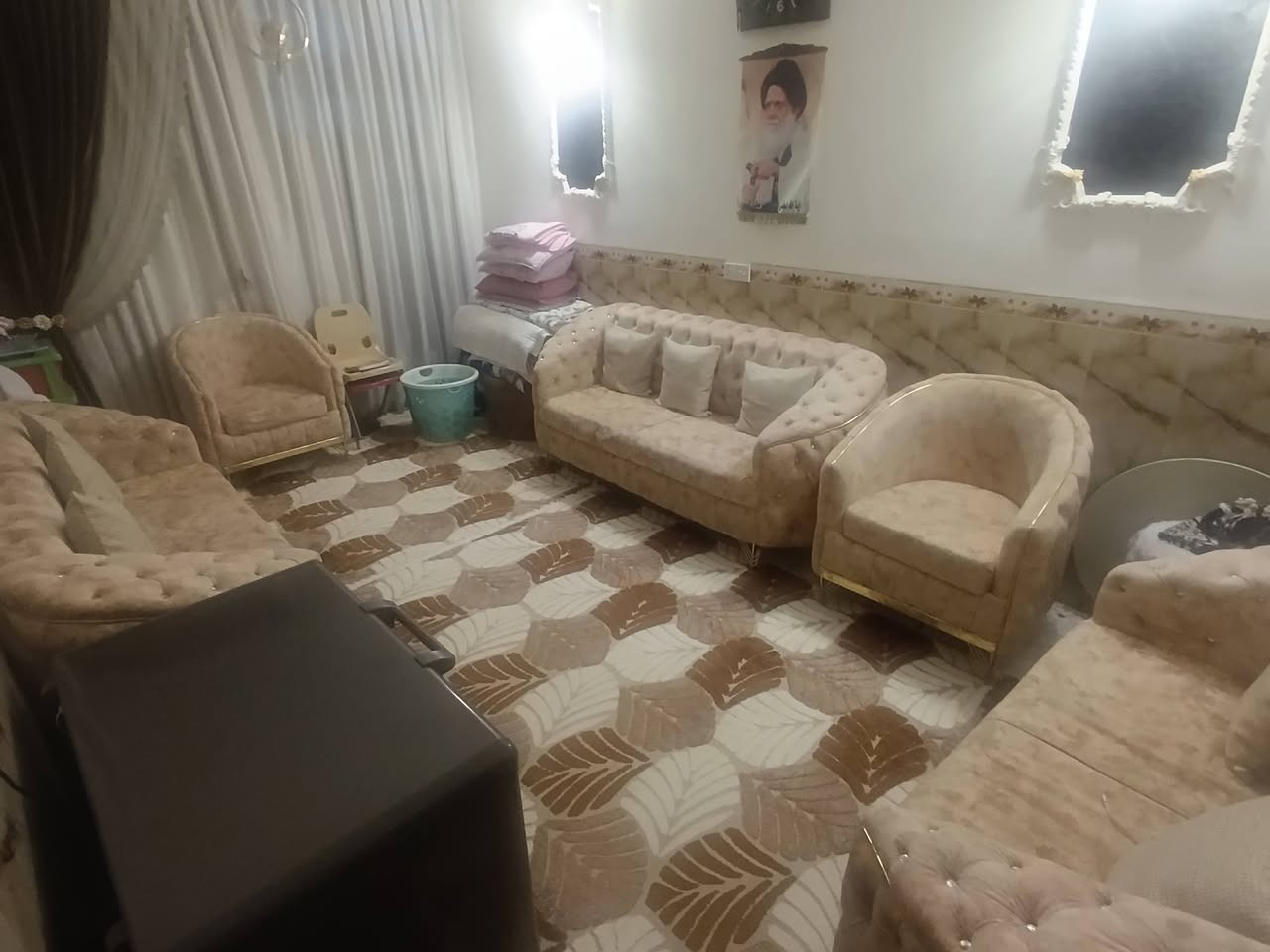 السلام عليكم تخم للبيع نجاره عراقيه درجه أولى نظيف جدآ مابي أي ضرر عدد المقاعد 10 السعر 600 ألف 
***********
