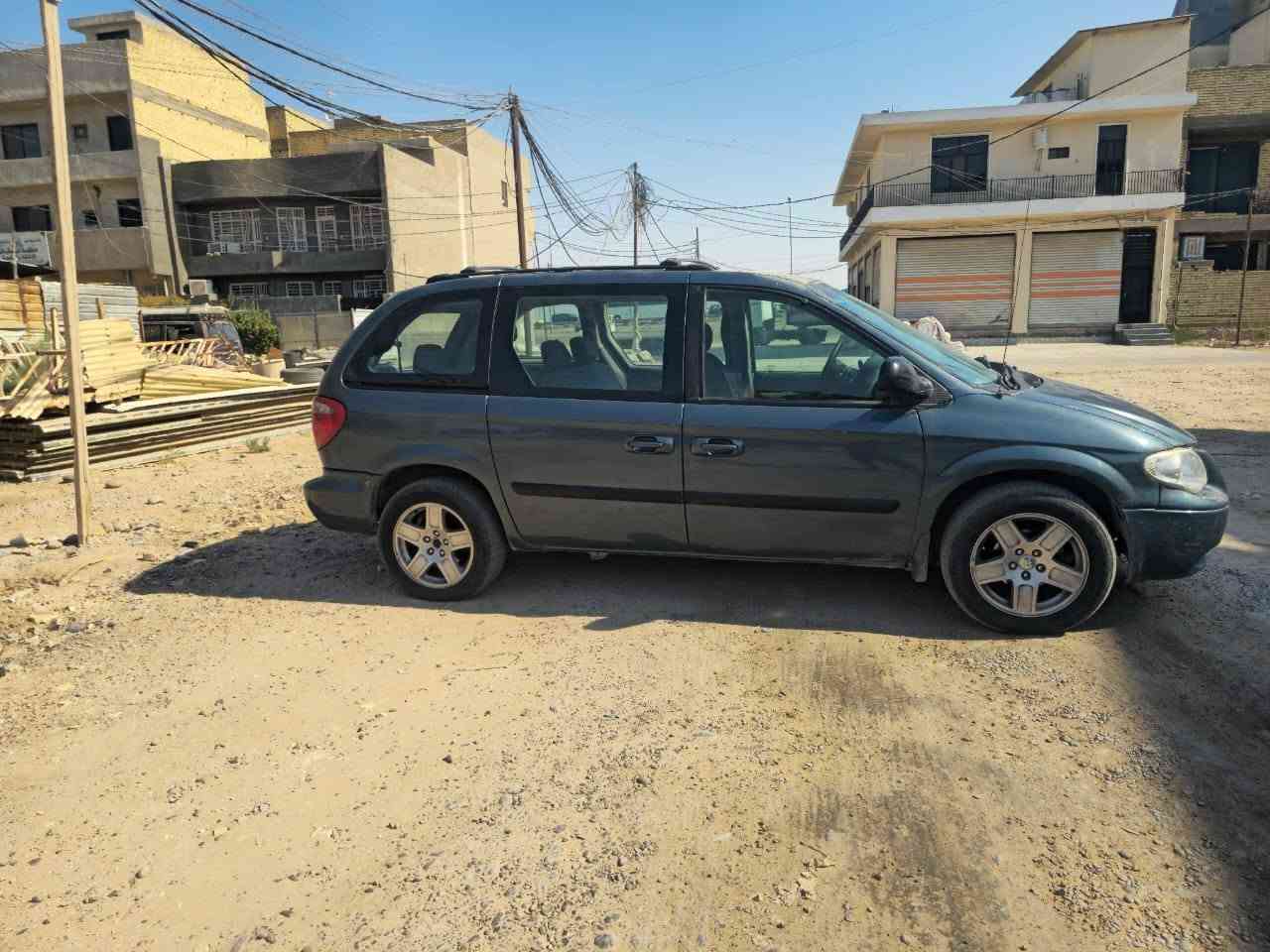 كلايزار دوج كرفان موديل2006 بتره قطعه وحده تبريد خير من الله 
محرك 3300 المرغوب 
مصبوغه حزام رقم دولي جديد السيارة باسمي جاهزة من كلشي
السعر ٦٠ ورقه وبيها مجال 
الرقم (***********) 
مكان السياره بغداد التاجيات
 قرب جسر الدوار
