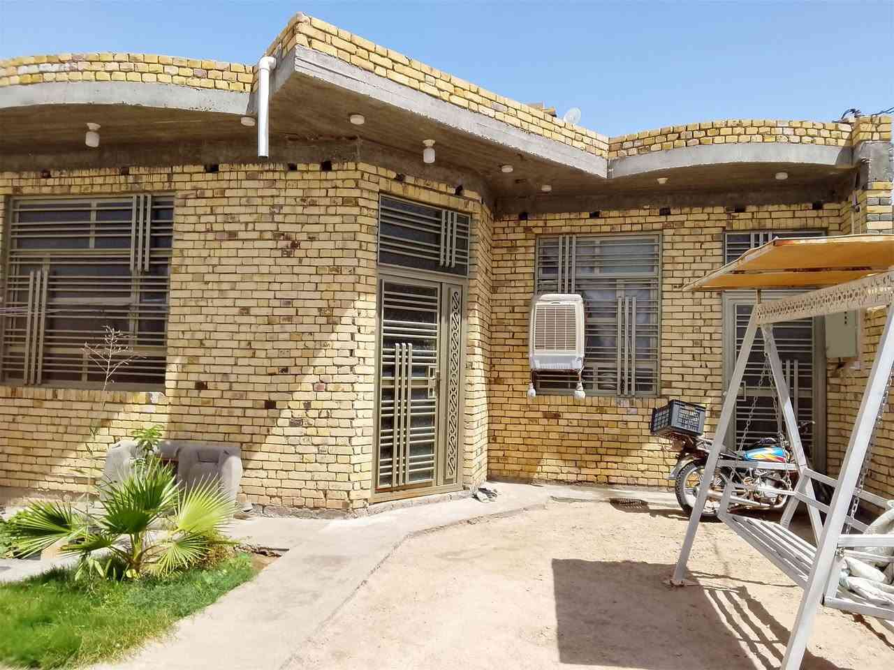 سلام عليكم بيت للبيع زراعي بالفضليه  نهايه الكوت مساحه 240م متكون من غرفتين و3حمامات كاملات سيراميك وصاله ومطبخ وديوانيه السعر 55بي مجال للشراي الرقم ***********

