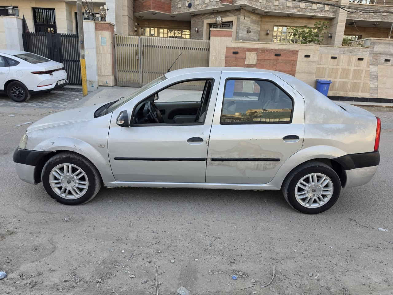رينو لوكان ٢٠١٣ فحل باور ستيرن ٤ جام جهرباء سنتر لوك محرك كير كلج نظيف صدر امامي خلفي جديد منظومه تبريد جديده مدوشمه كشنات وكاعيه وصندوك سونار مرفق بالصور رقم وسنويه الجديد سليمانيه مكاني بغداد السعر ٤٢ ورقه 
للاتصال ***********
