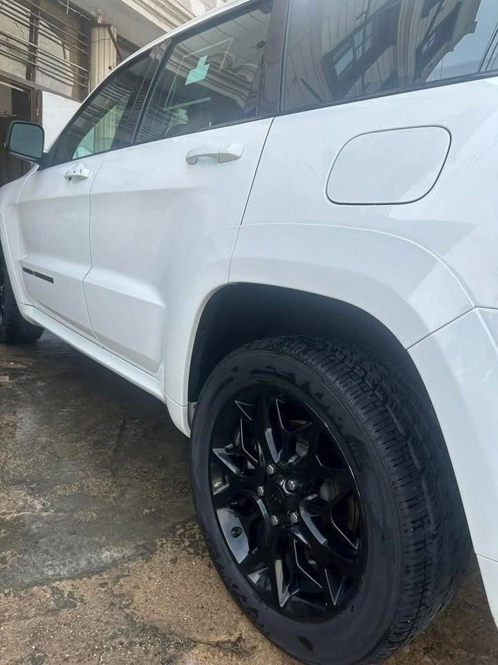جيب s21 ام الرادار
سعر مناسب 
وكاله خليجي
رقم بغداد بأسمي
ادامة كاملة (صدر/تايرات/باتري/فيتبمب) 

فول فول مواصفات معروفه موصفات لS

المواصفات 

رادار امامي

رادارات خلفيه 

نقطة عمياء 

دفع رباعي 4x4 

المقاعد الأمامية كهربائية 

ذاكرة لحفظ وضعيات الجلوس 

المقاعد الأمامية مع تدفئة 

ويل قياس 20 انج 

مقود السائق كهربائي 

تدفئة ستيرن 

سقف بانوراما 

شاشه كبيرة 8.4 انج 

نظام الملاحة (GPS) 

نظام خاص للطرق الوعرة 

مصابيح امامية زنون 

المصابيح الأمامية مع LED لايت 

كشافات ضباب بروجكتر زنون 

تشغيل عن بعد 

صندوق كهربائي 

حساسات أمامية 

حساسات خلفية 

كاميرا خلفية 

بخاخ ماء لتنظيف المصابيح الامامية 

مرايا بخاصية التعتيم الذاتي 

مرايا جانبية قابلة للطي 

بلوتوث تلفون 

محدد سرعة 

نظام تشغيل واطفاء اوتماتيكي للمحرك للتوفير من صرف الوقود . ( Auto Start System ) 

نظام بريك اوتماتيكي ( Auto Break System )

السيارة ماشية 83 الف كيلو

بيها بارد صغير جداً مقدار 4 اصابع مع تكحيل

خالية من العيوب الشرعية والحوادث والكود

مكان السيارة بغداد العامرية

***********
