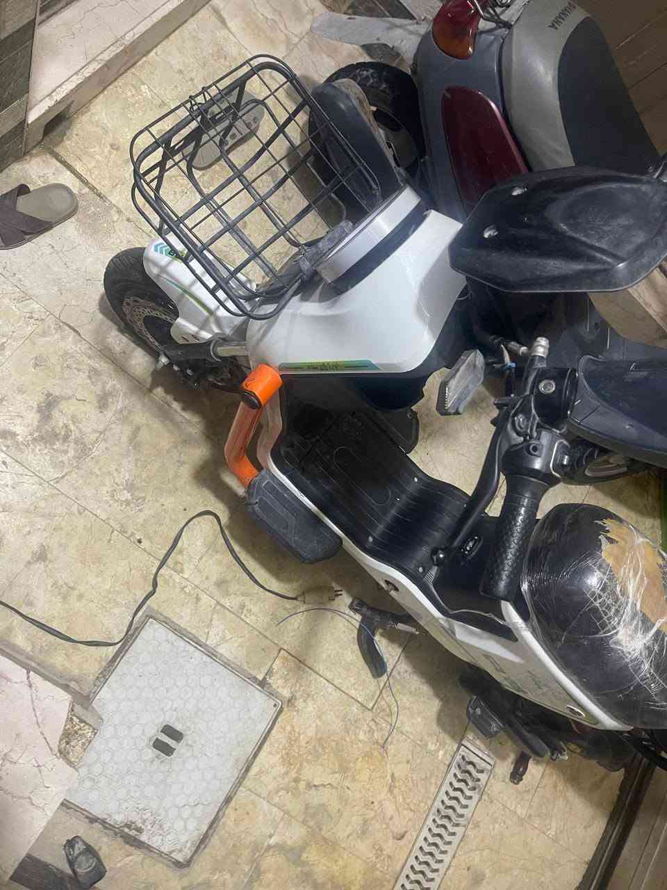 R9 • نظيف جدا • ناقصه بطارية