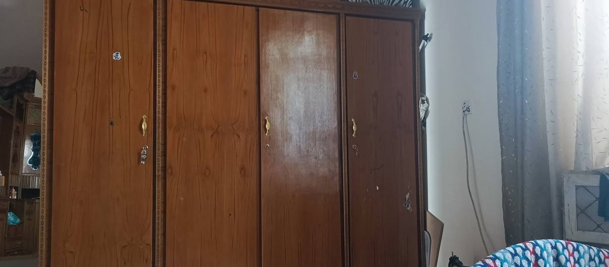 كنتور 4بوب السعر 300نضيف جداا ملحق كامل مع جربايه 500وبيهن مجال للطيبين الاستفسار ع رقم ***********
