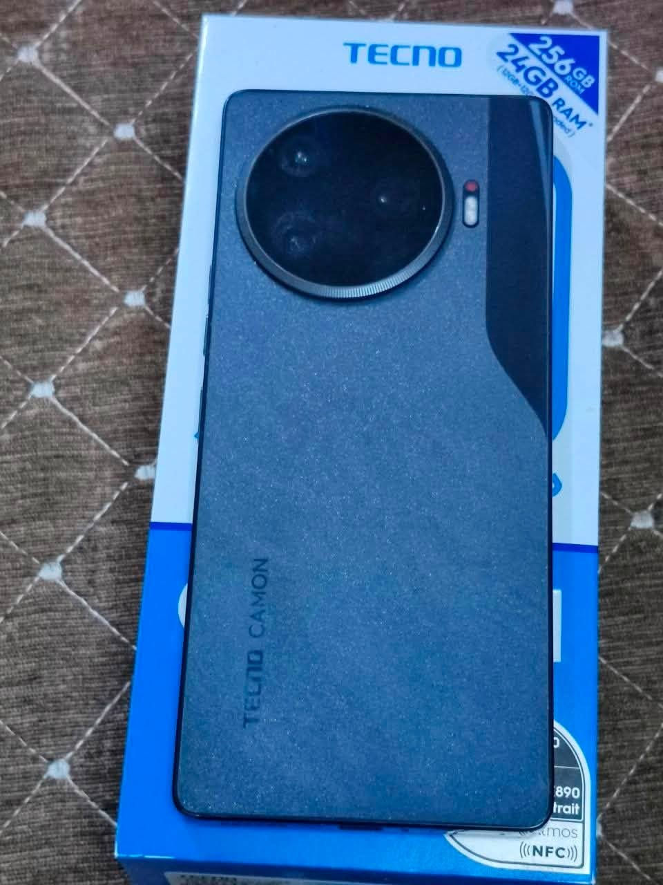 كامون ٣٠ برو ٥جي
الشاشة 6.78 بوصة - 144 هرتز - AMOLED
المعالج Mediatek Dimensity 8200
الذاكرة ٢٥٦
الرام ١٢+١٢
الكامرات 50 + 50 + 2 ميجابكسل
البطارية 5000
سرعة الشحن ٧٠ واط

للملاحظة الجهاز اخو الجديد + هوة اقوى من ال٤٠ برو ٥ جي لان اجة بتنازلات اكثر
فهذا افضل منة بلمعالج وسرعت الشحن

السعر ٣٠٠ الاف وبي مجال
للتواصل خاص الماسنجر
او واتساب ***********
مكاني ديالى الغالبية التوصيل لجميع محافظات العراق
