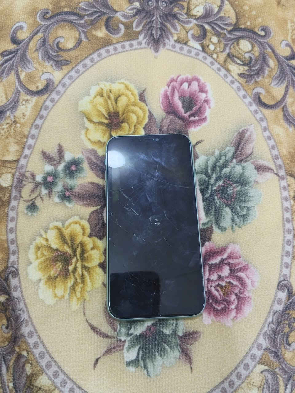 افون 11 عادي ذاكره 128 جهاز عوزه شاشه ضهر ***********
