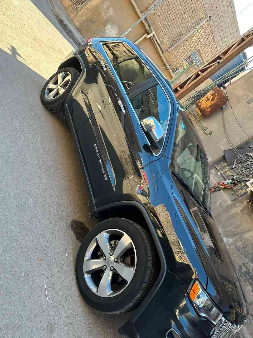 يالله سلام عليكم جيب اريدو للبيع سياره فول موصفات وحيل جديده تخم تاير جديد حداديه امامي خلفي جديد سياره مابيه اي نقص سياره بصره بسمي سياره موديل 2015 طابه من امريكا معلايه 16حادثه موجوده بل صوره مكان السياره بصره وباقي تفاصيل تصل على هاذ الرقم*********** متواجد بس واساب
