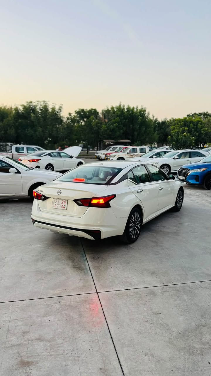 ابیض و داخل اصفر 🔥
.
Nissan Altima 2025 
.
مواصفات SV 

ماشیە ١٤ الف مایل .
.
سیارە حادثە ربع بنید صبغ و شویە بارد ، رقم الشاصی: 1N4BL4DV1SN302289
.
مکان السیارە کلار 
.
سعر ١٦٩ ورقە و مجال بسیط .
.
*********** 
***********
