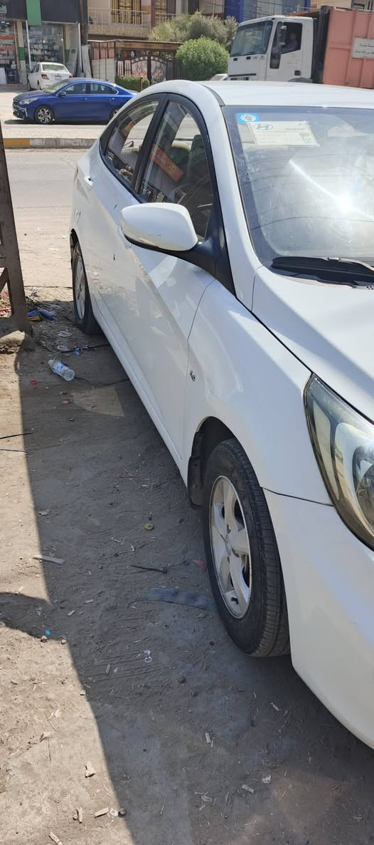 خليجي موديل 13 بيها قطعتين صبغ
رقم بغداد الدولي باسمي 
مكينه ١٦٠٠ نضيفه لا تنقص ولا تبخير
كير قطره نضيف 
تبريد شغال 
صدر نضيف 
تايرات نضيفه 
السعر ٩٠ بيها مجال قليل 
العنوان الدوره ***********
