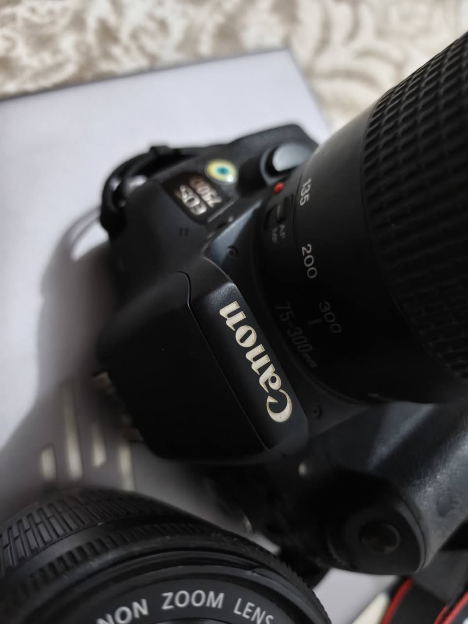 كامرة كانون 750d فول مواصفات استخدام قليل وشخصي جدا
شرط النظافه ميه بالميه بدون اي عيب او تصليح لا جلخ ولا طخه تاخذها شرط طك كارتون والصور كدامك توضح 
مع عدسة 18-55 مثبت بصري فيديو
وعدسة 75 - 300
وايضا العدسات بدون اي عيب وطك كارتون شرط
ومع ذاكرة 64 جيجا اصلي 
للبيع بسعر 490 الف
مكان نجف
تواصل وتساب ***********
