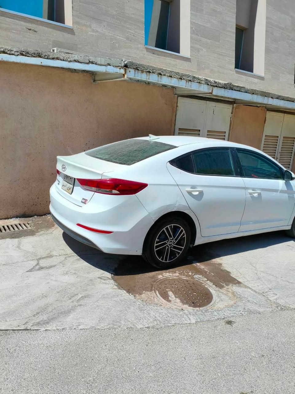 ويل كب حجم 16 للبيع بيهن تخم تاير بس واحد تاير مكسور  بسعر مناسب للاستفسار *********** مكان نجف
