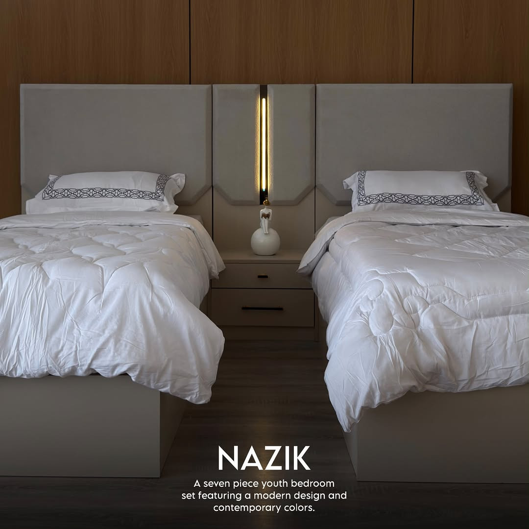 شبابي 7 قطع

نص مكتوب في الصور:
- NAZIK
- A seven piece youth bedroom
- set featuring a modern design and
- contemporary colors.
- A seven piece youth bedroom set featuring a modern design and contemporary colors.
- NAZIK A seven piece youth bedroom set featuring a modern design and contemporary colors.