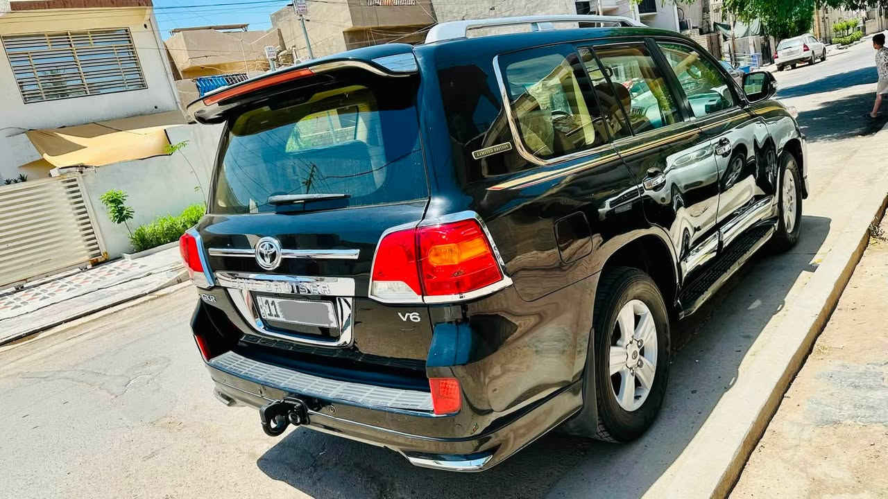 لاندكروز 2014 رقم بغداد  الدولي فول مواصفات محرك 6 جاهزة تخك تاير جديد وصدر امامي وخلفي جديد بيها بنيد صبغ اثر طخة بسيطة السعر 315 وبيها مجال للشراي مكانها بغداد للاتصال ***********
