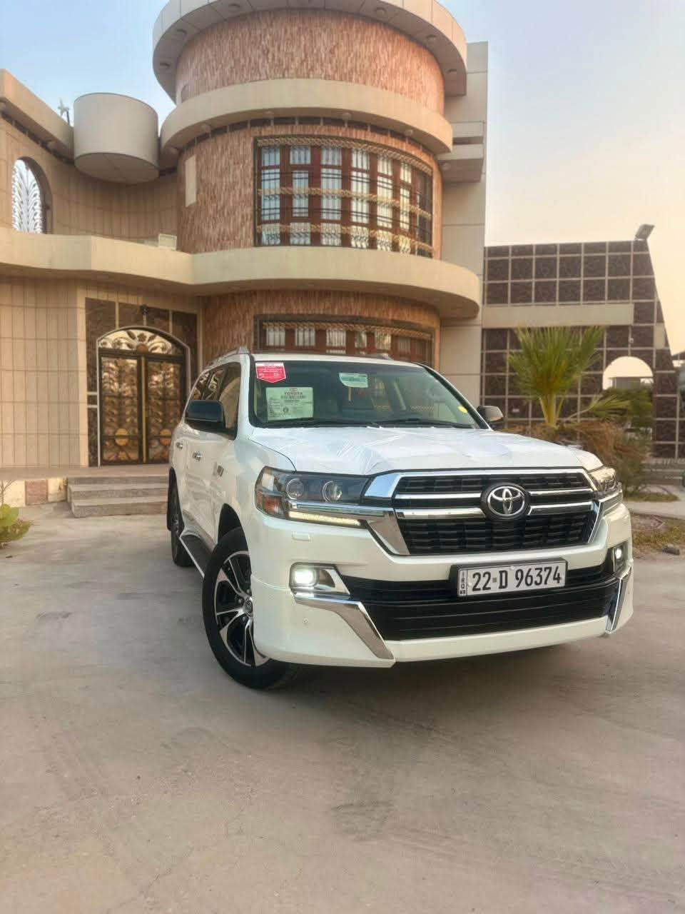 لاندكروزر GXR • V8 • ٨٠٠٠٠ كم