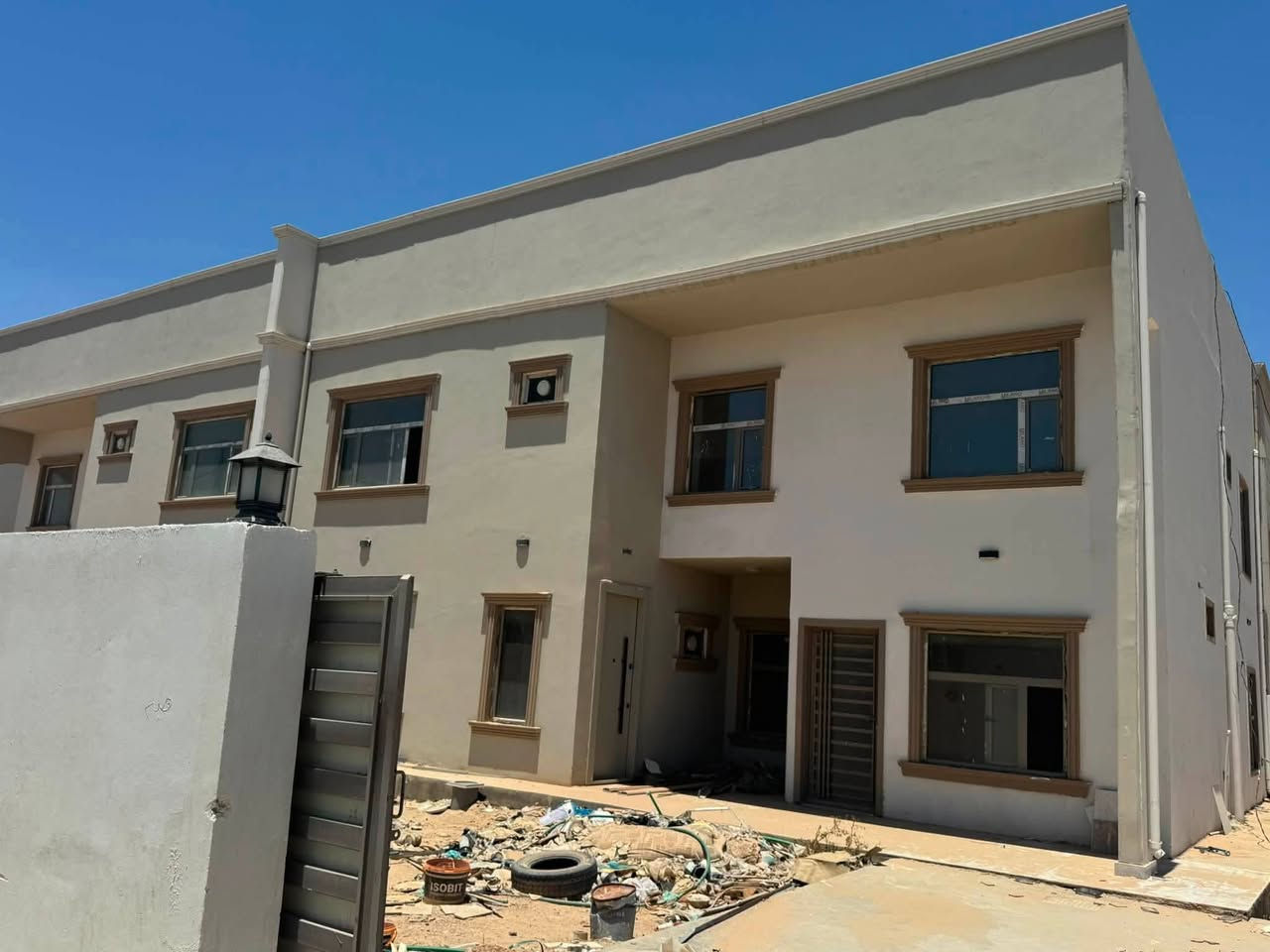 🏠 الدار في مجمع الاميرات 2 السكني  - قريب شارع السنتر 
الدار 300 متر | طابقين | 
السعر الكلي 235 مليون
واصل 81 مليون
تدفع دفعتين وراح ترفعه للمصرف 

بناء درجة أولى 
4 غرف نوم + صالة 2 + استقبال
مطبخ + مجمعات صحيه
كراج + 🌿 حديقة
📌 يـبـاع بسعر مناسب - المربع الخامس 

👇 تريد الصور والتفاصيل؟
اكتب (تم) بالتعليقات ويوصلك كل شي فورًا
📞 اتصال / واتساب***********
رابط الواتساب https://wa.me/message/AFLBDJBF3WQXH1

