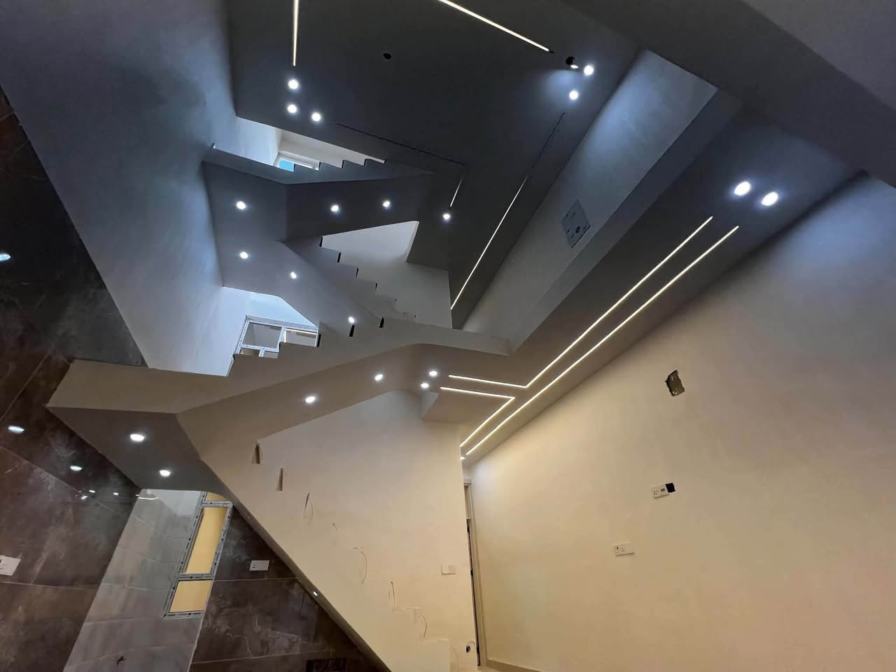 بيت للبيع لبيت هسه طلع منه الخلفه جديد ملك زراعي
١٠٠متر وجها ٥ نزال ٢٠
سعر ١٣٠مليون وبي مجال
***********
***********
