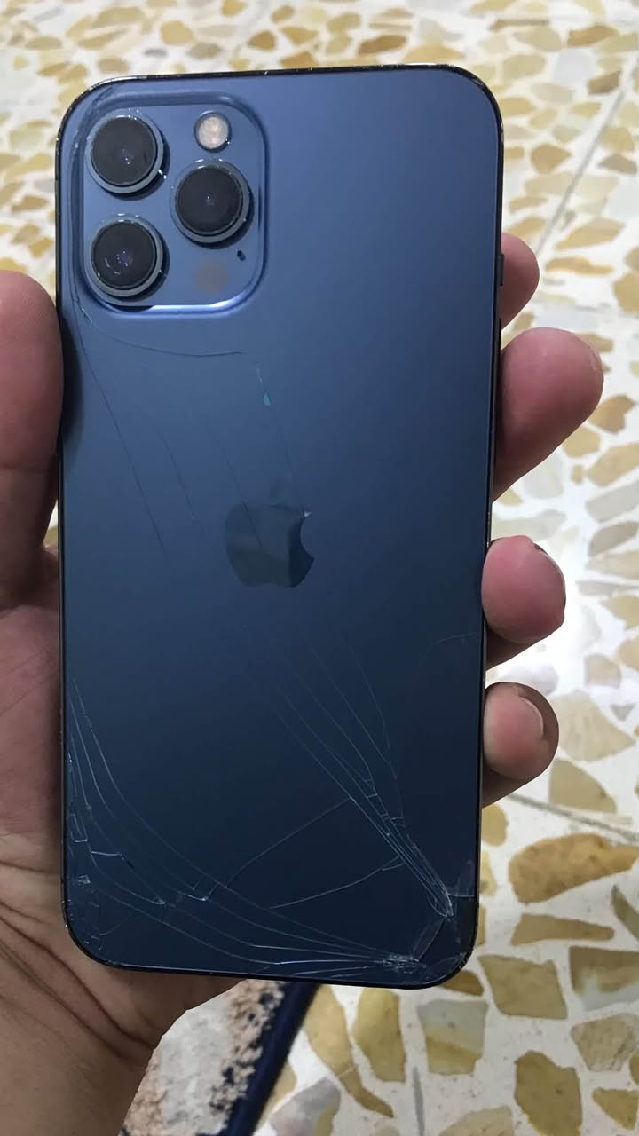 السلام عليكم
متاح ايفون 12 برو ماكس 
جهاز بي فطر بشاشه وبضهر ما مأثر
 مبدل شاشه وبطاريه وفيس ايدي متوقف
ذاكره 128 تك سيم بطاريه 100%
رايده 290 بي مجال للطيبين ويرهم مراوس
تواصل ***********
