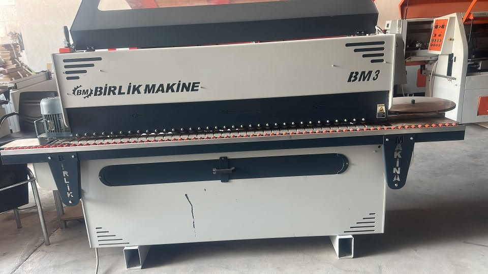 ماكينة لصق شريط للبيع – 
BİRLİK MAKİNE BM3

مكينة مستعملة  مو جديدة. 

ماكينة تركية الصنع من شركة BİRLİK MAKİNE، موديل 2022، مناسبة لأعمال الأثاث والـMDF والمطابخ.

3 عمليات:
• لصق شريط الحواف
• فريزة وتشذيب الحافة
• بوليش وتلميع الحافة

➕ شفاطة داخلية مدمجة لسحب الغبار والنشارة.

BİRLİK MAKİNE

📍 الماكينة متوفرة للمعاينة في أربيل - الصناعة الجنوبية .

📞 للاستفسار والسعر: التواصل على الخاص أو الاتصال على الرقم: 

***********
***********

واتساب 

https://wa.me/message/WBLKY76SHCLUI1
