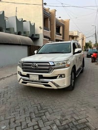 لاندكروزر • ٢٠١٦ • ١٠٠ الف كم