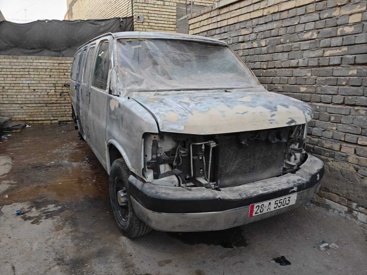 سلام عليكم
شوفرليت اكسبرس 2008 11راكب للبيع باسمي رقم دولي 
تفاصيل السيارة 
حاليا تحت التعمير بس عدي ضرف ومحتاج ابيعه 
السيارة نقصه بس الصبغ وكشنات خلفية وجام 
مواد الصبغ كله عدي واصليه 
السيارة معمر درجة اولة كير محرك اكسل كله جديد
تفرعات المحرك والراديتر كله مبدل لك جديد مراوح كهرباء يوكن
منضومة تبريد كله جديدة دبل راديتر مال يوكن
صدر دبلات بريك كله جديد
قواعد فيوزات وضفيرة وعقول كله جدد ومفتوحة فصلته ترايك 200رايح جاي للبصرة
تخم تاير جديد دشبول وشاشة وكامرة جدد
عبوة فيول بم جديد وكالة 
وعدي اله شباك وسكنات ومري جدد لك وهواي قطع غيار كله انطي وي السيارة
والسعر 50ورقة قفل
مكاني بغداد
***********ابو زهراء
