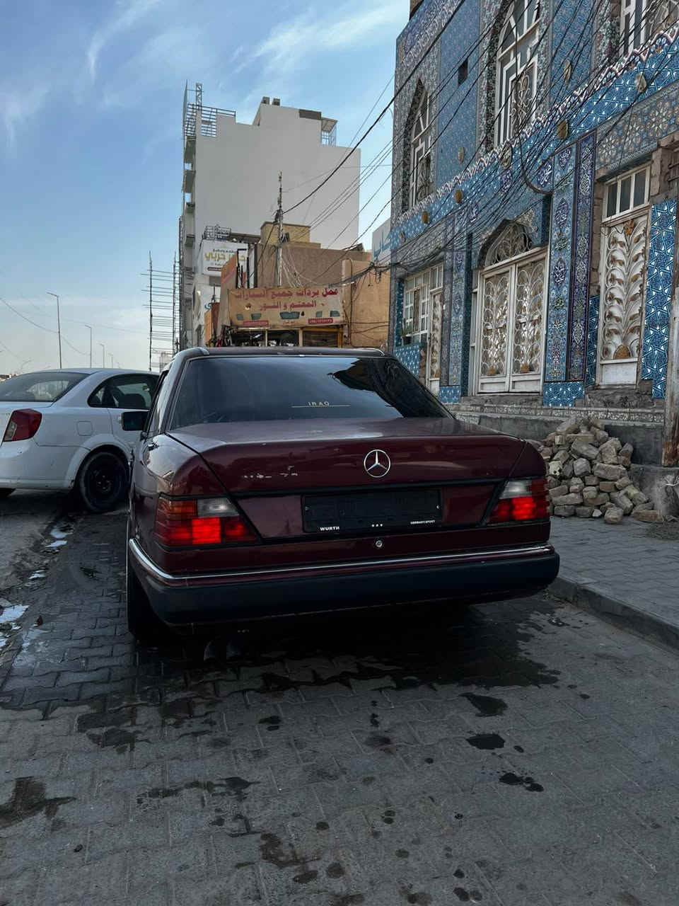 السلام عليكم 
للبيع مارسدس دب W124
وارد يابان
محرك وكير بلاد 300 جدد ستوني مصعدهن 
قواعد دبل بلاد بدون تصليح 
السياره فقط جارده اي ضرر مابيها 
حداديه واكسل جدد ABS شغال
ويل كب AMG اصلي تخم تأير جدد
كهربائيات كلها بلاديه كلشي بيها شغال
4 جام كهرباء
رقم بغداد الماني شرط التحويل 
السعر 55 مكاني بالنجف
للاستفسار ***********
