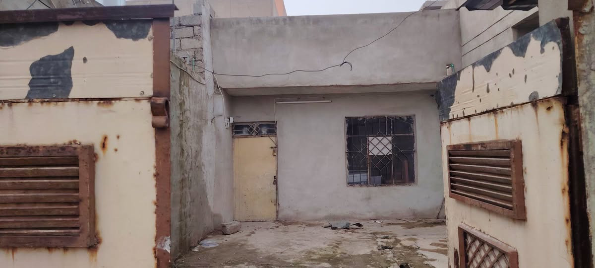 بيت بحساب ارض للبيع  سند ملك 
مساحه 100   5 × 20
قريب على شارع العام 
حي الانتصار شارع 60  مدخل شارع 60 
***********
***********
