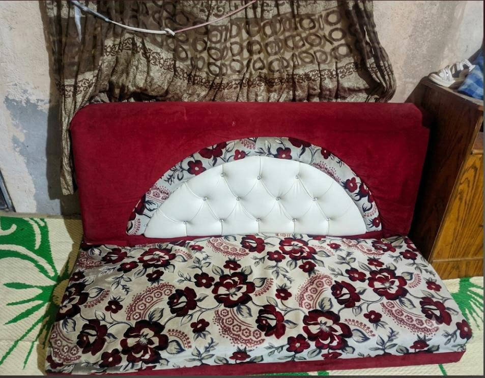 غراض البيع الكنتور والزاويه ولميز المرايه ول ميز اثنين اوجرباه بدون تاج 
السعر 200 وبي مجال حك الجيه 
جلسة عربيه اب 50 التواصل 
***********
