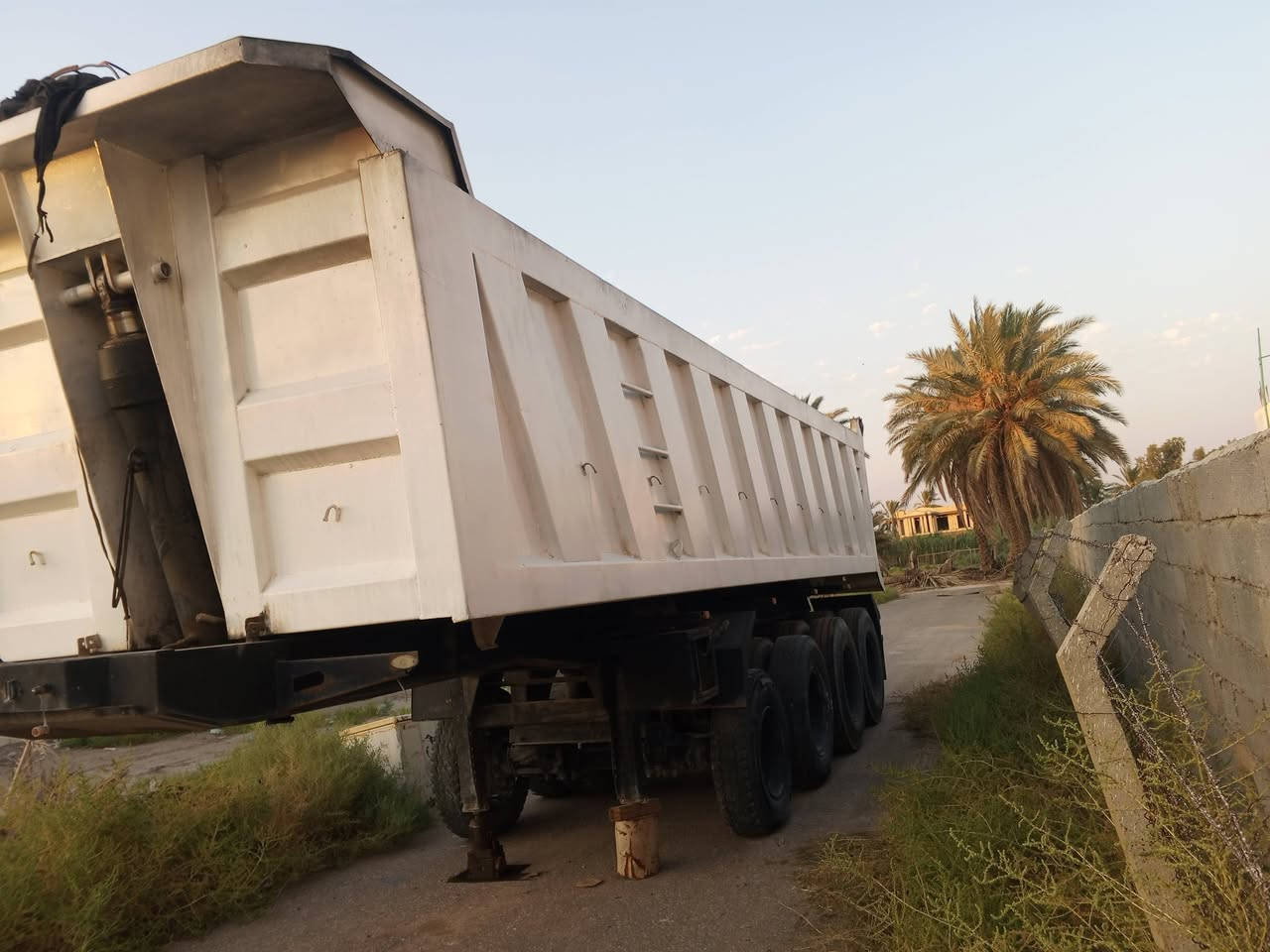 السلام عليكم من رخصة الادمن للبيع عربانة نساف ماموت حدادية
حدادة الموصل جديدة وجاهزة للعمل 4محاور تخم تاير للاستفسار الاتصال على الرقم ***********
