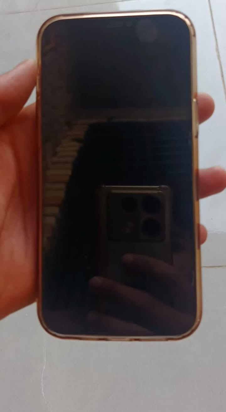 س عليكم
12بروً ماكس 
مستبدل بطاريه 
سماعه جوه ناصيه كونكتر ضعيف أو متحرك من مكانه 

البيع أو مراوس إس 23
بدون ملحقات فقط شاحنه وسمعات 

مكاني ميسان  
وتساب أو اتصال 📞 
***********
