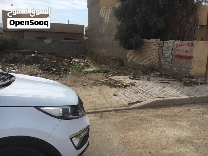 قطعة ارض للبيع مساحة 240 متر واجهة 12 نزال 20 
حي الشهداء اليوسفية شارع القاعة 
شارع 15 متر كاملة الخدمات ماء ومجاري وكهرباء 
طابو سكني المحمودية وبأسمي حصرا 
للاستفسار : ***********
***********
