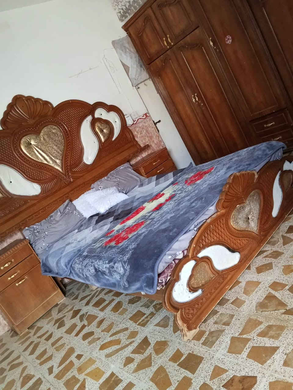 بدون قنصور • غرفة نوم